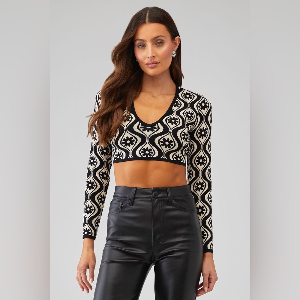 FINDERS KEEPERS QUINN LONG SLEEVE KNIT TOP. NWOT!